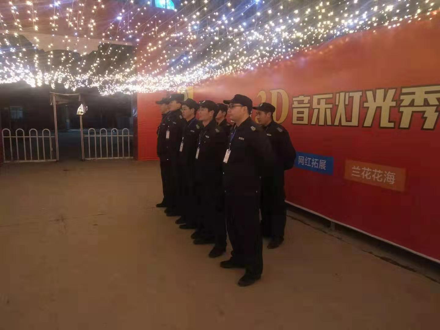 關于大型活動舉行的時候，襄陽保安服務人員常備的技防設備有哪些呢？