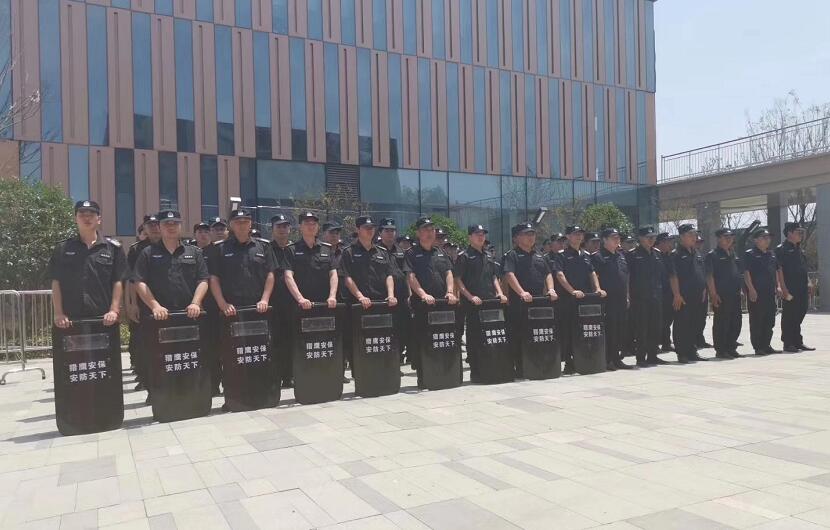 漢江夢(mèng)開(kāi)盤(pán)，湖北獵鷹保安公司繼續(xù)維護(hù)現(xiàn)場(chǎng)秩序