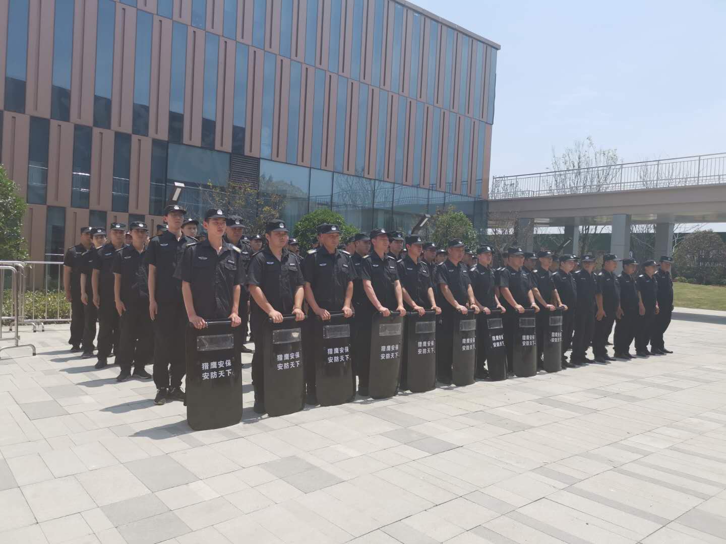 獵鷹保安祝隨州城市空間開(kāi)盤(pán)大吉！