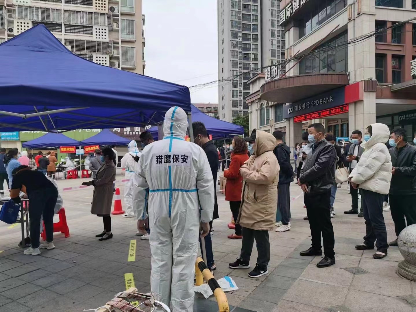 獵鷹保安勇于擔當，積極投入鼎府社區(qū)防疫志愿者工作！