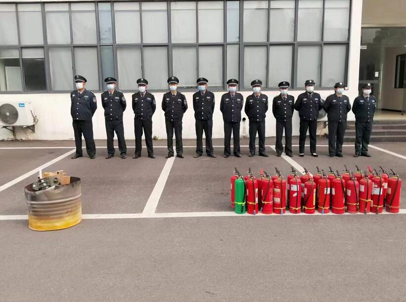 襄陽(yáng)獵鷹保安招聘公司給您介紹一下泡沫滅火器的種類及工作原理！