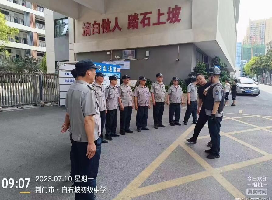 獵鷹防暴演練進(jìn)校園，筑起安全線