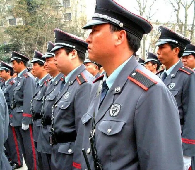 為啥保安越來越難招，連中老年人也不愿意干了？其實原因很簡單